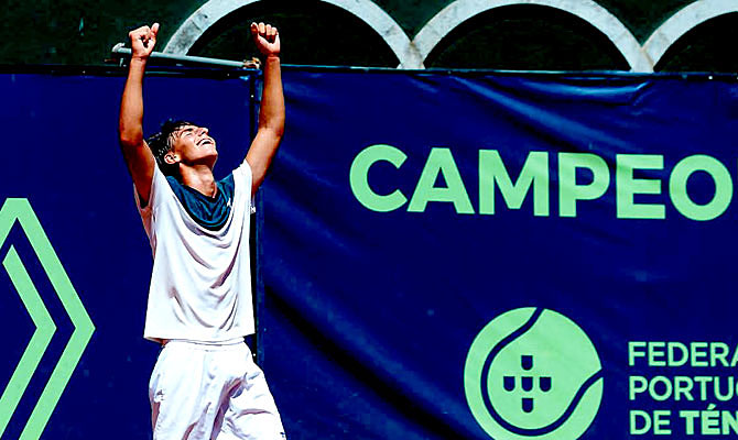 Lourenço Correia (ET São Domingos-Cascais) sagrou-se duplo campeão nacional Sub-16, no Jamor(T)